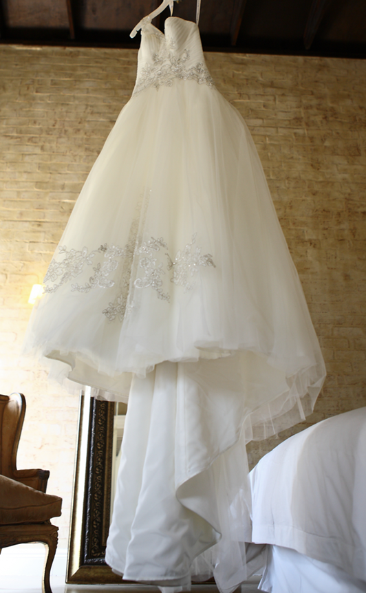 Oleg Cassini Preloved Wedding Dress