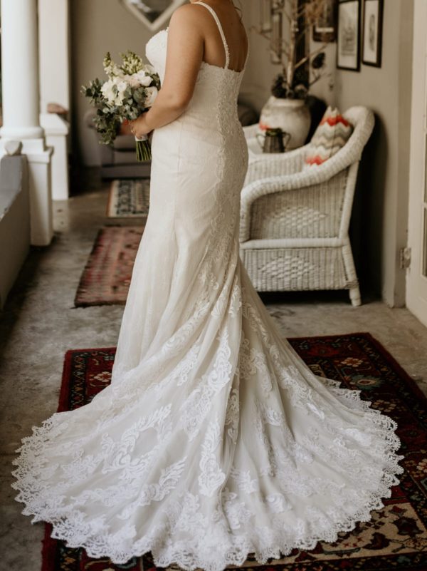 Maggie Sottero Preloved Wedding Dress